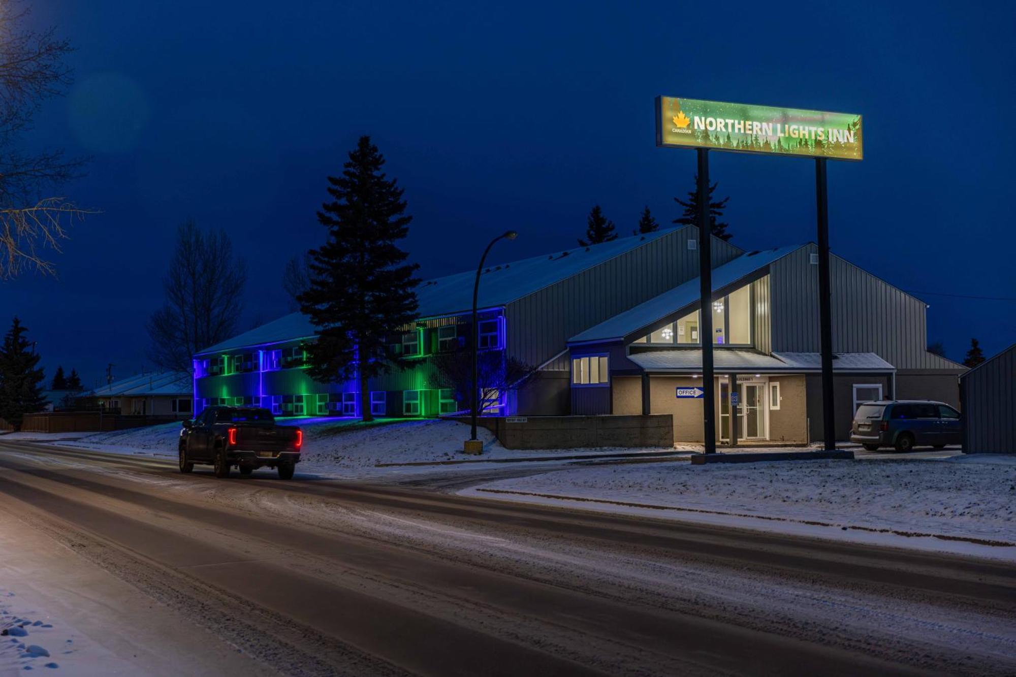 Northern Lights Inn Fort St. John エクステリア 写真