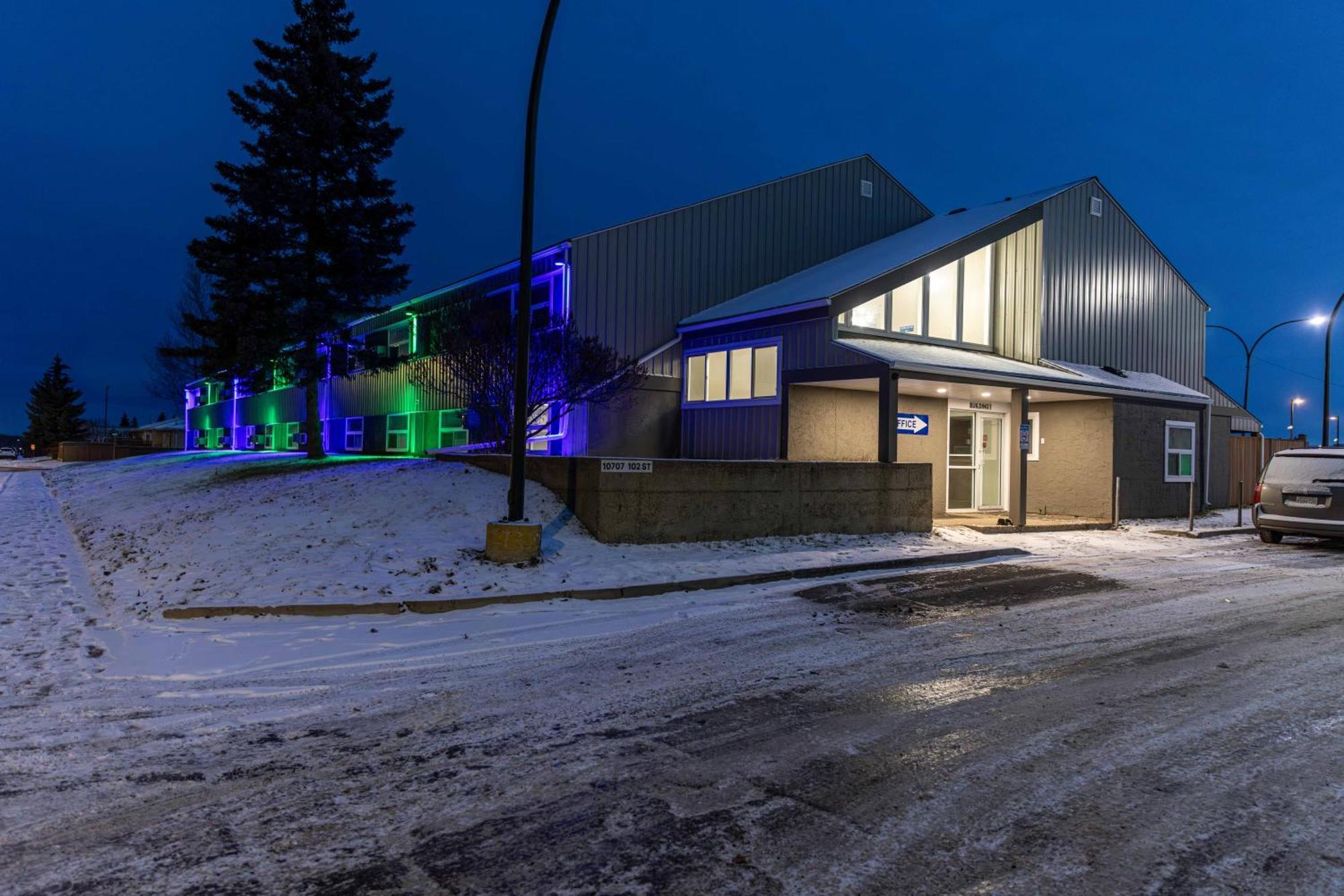 Northern Lights Inn Fort St. John エクステリア 写真