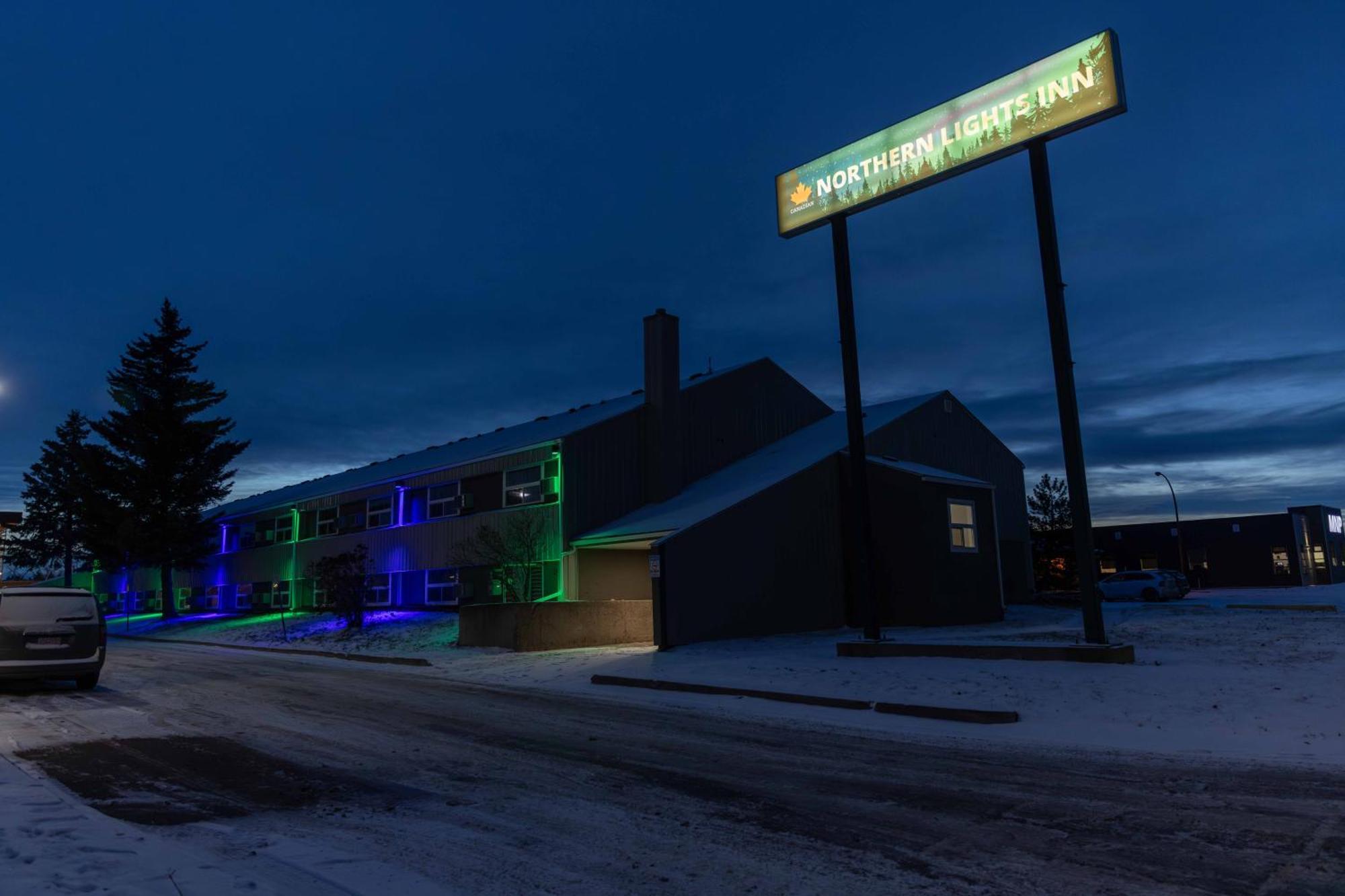 Northern Lights Inn Fort St. John エクステリア 写真
