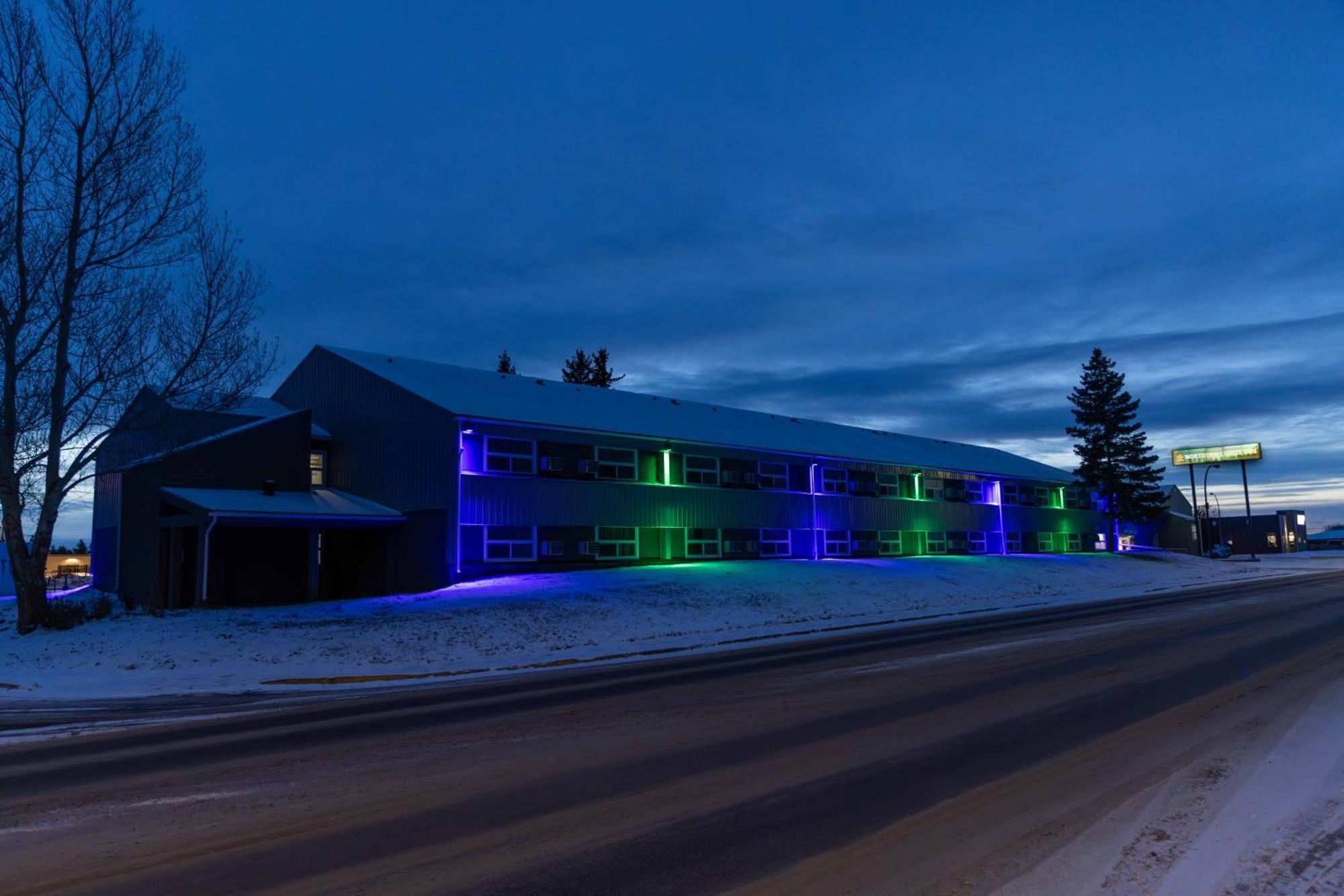 Northern Lights Inn Fort St. John エクステリア 写真