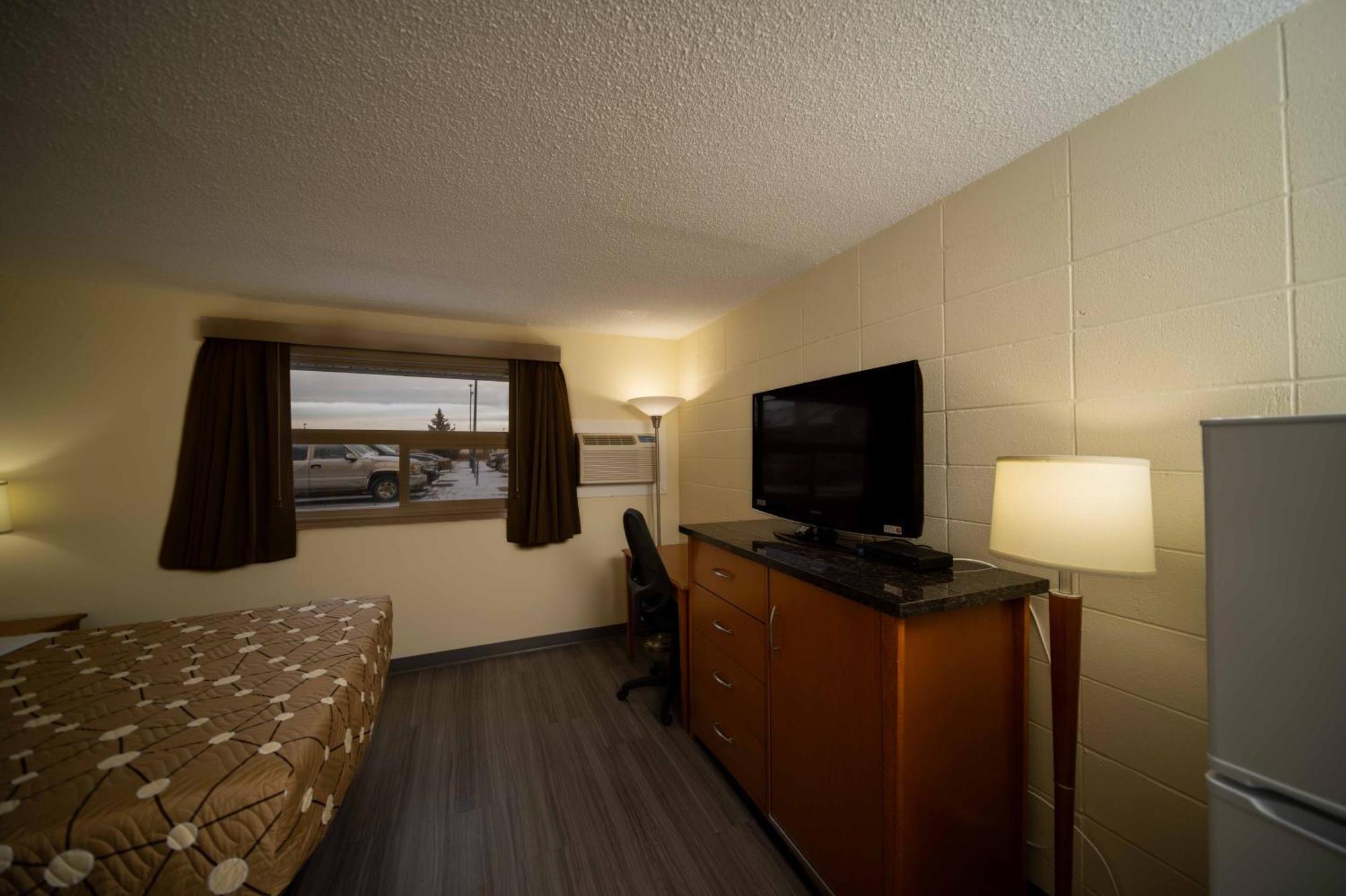 Northern Lights Inn Fort St. John エクステリア 写真