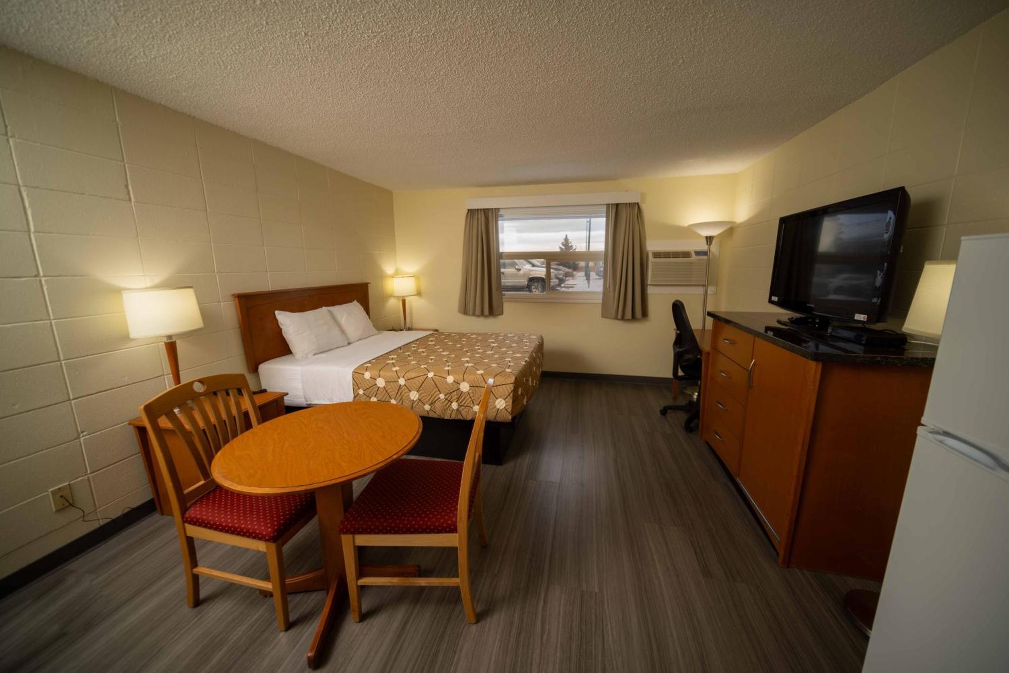 Northern Lights Inn Fort St. John エクステリア 写真