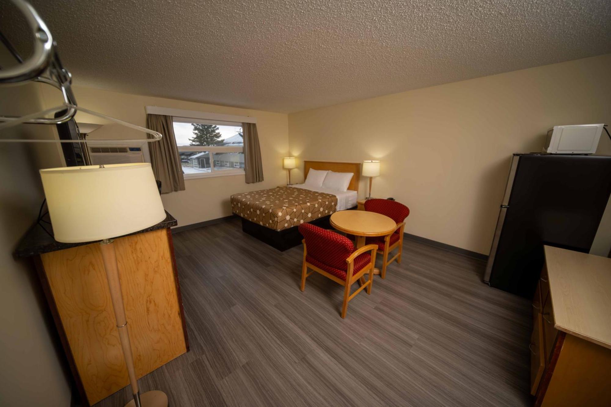 Northern Lights Inn Fort St. John エクステリア 写真