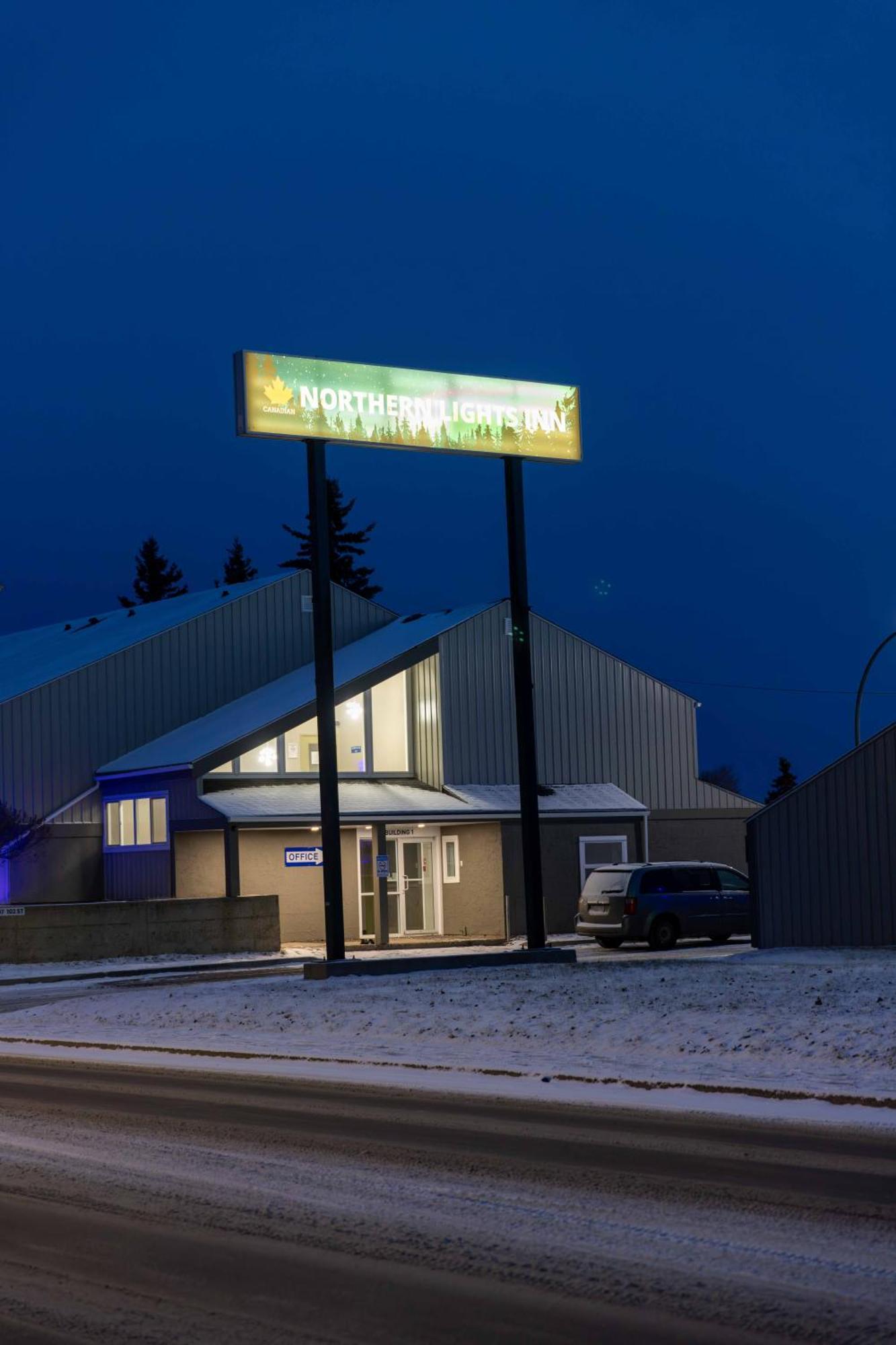 Northern Lights Inn Fort St. John エクステリア 写真