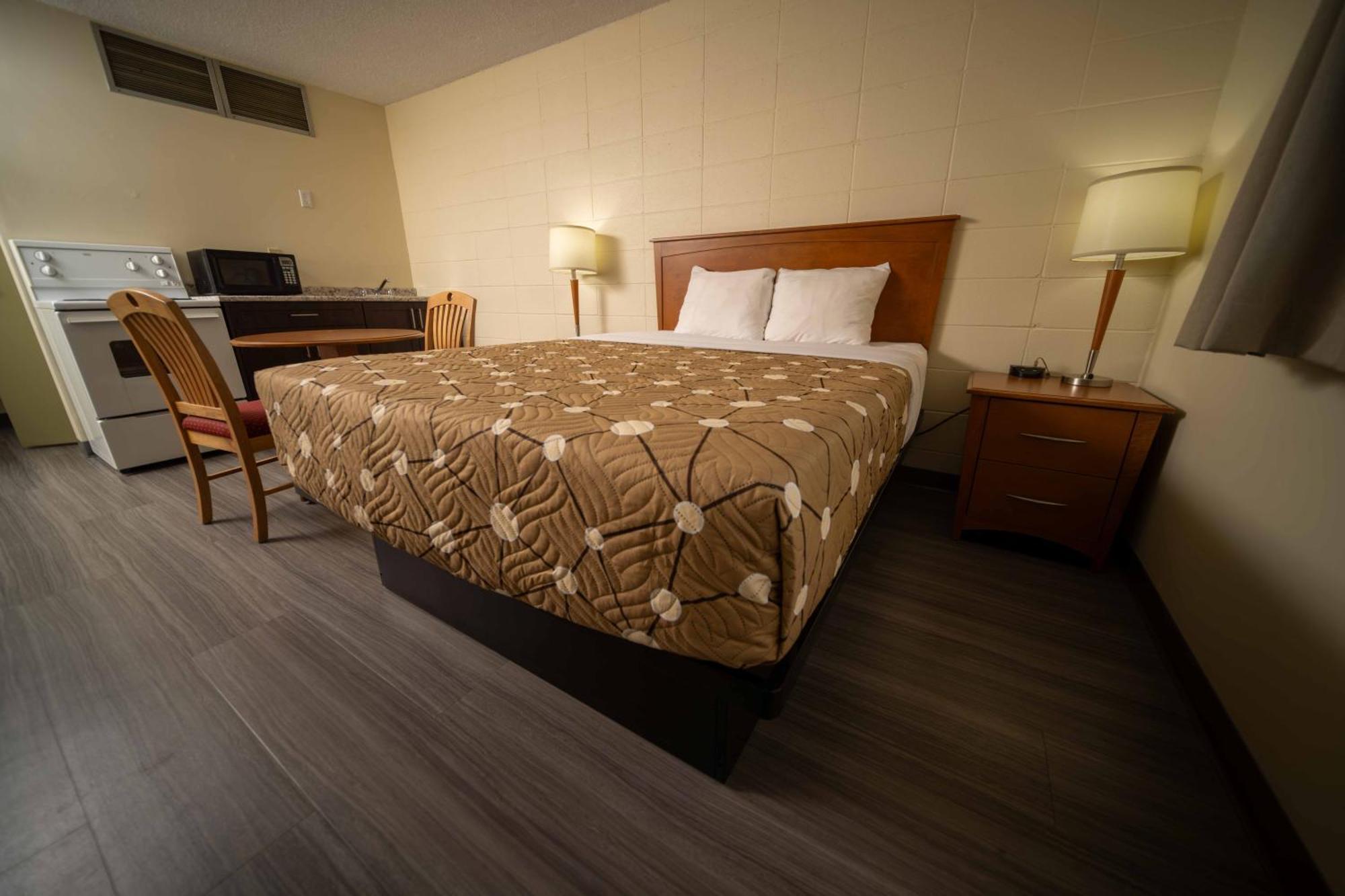 Northern Lights Inn Fort St. John エクステリア 写真