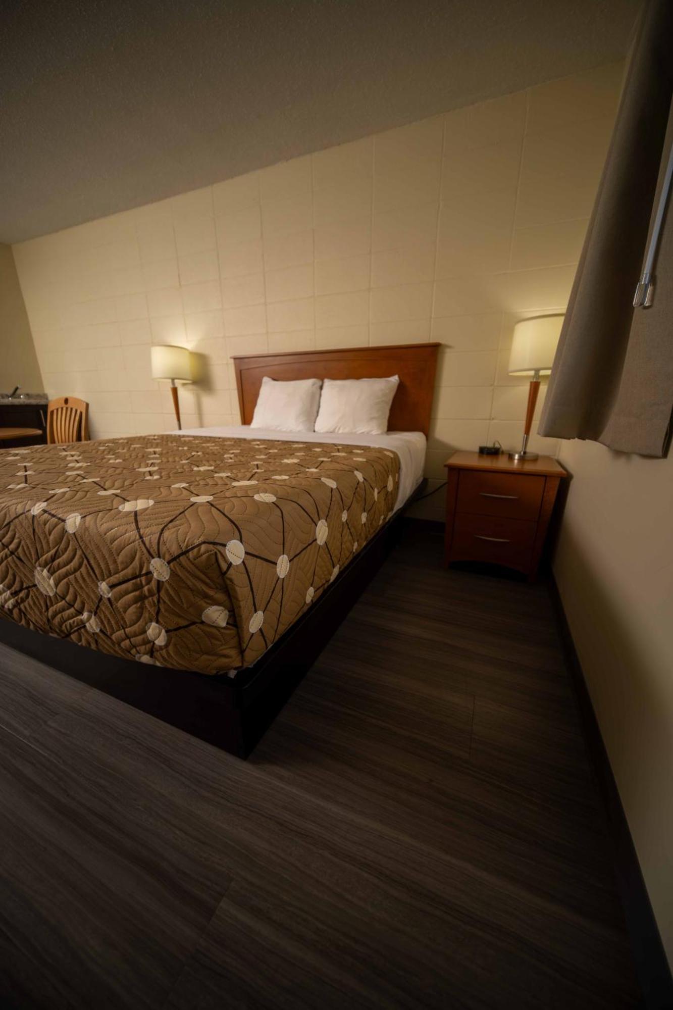Northern Lights Inn Fort St. John エクステリア 写真