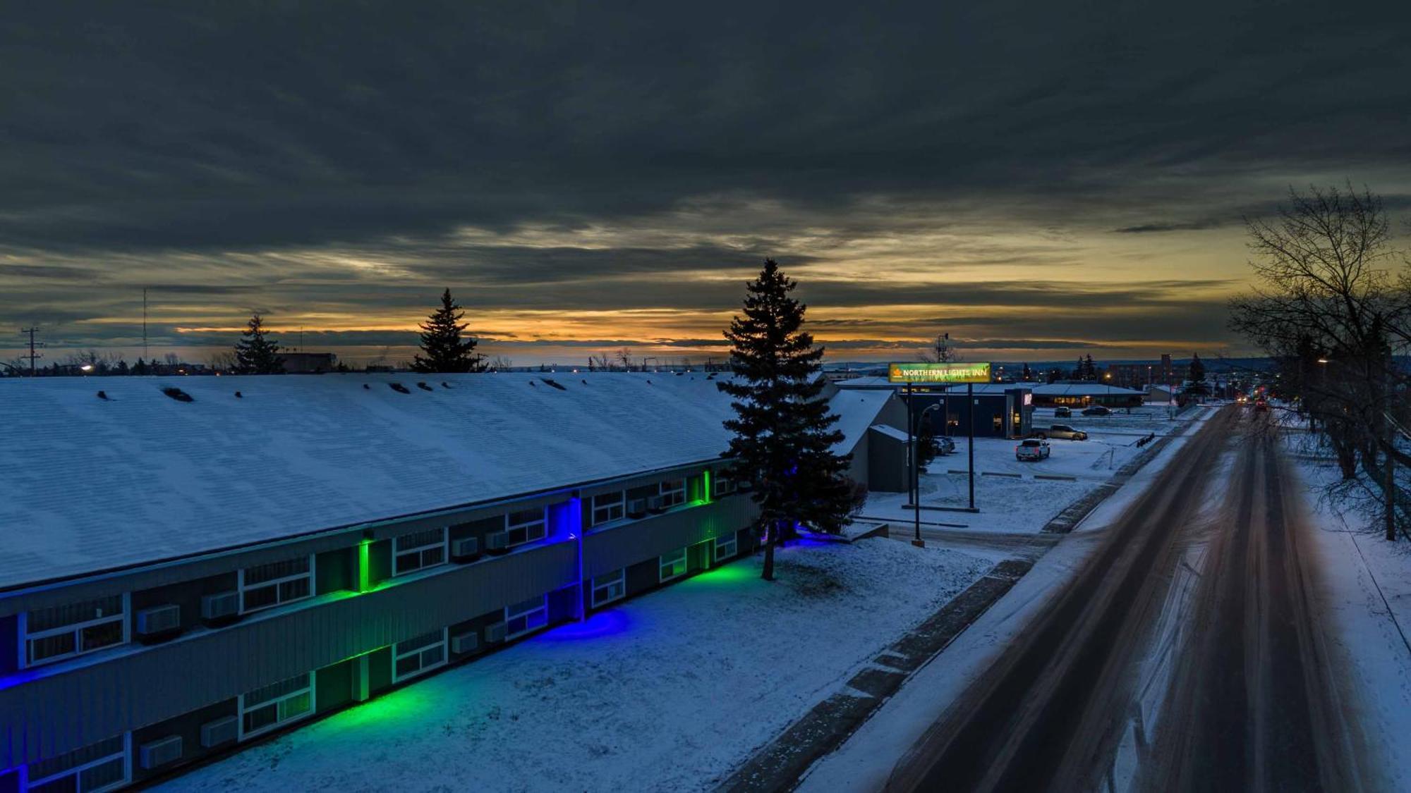 Northern Lights Inn Fort St. John エクステリア 写真