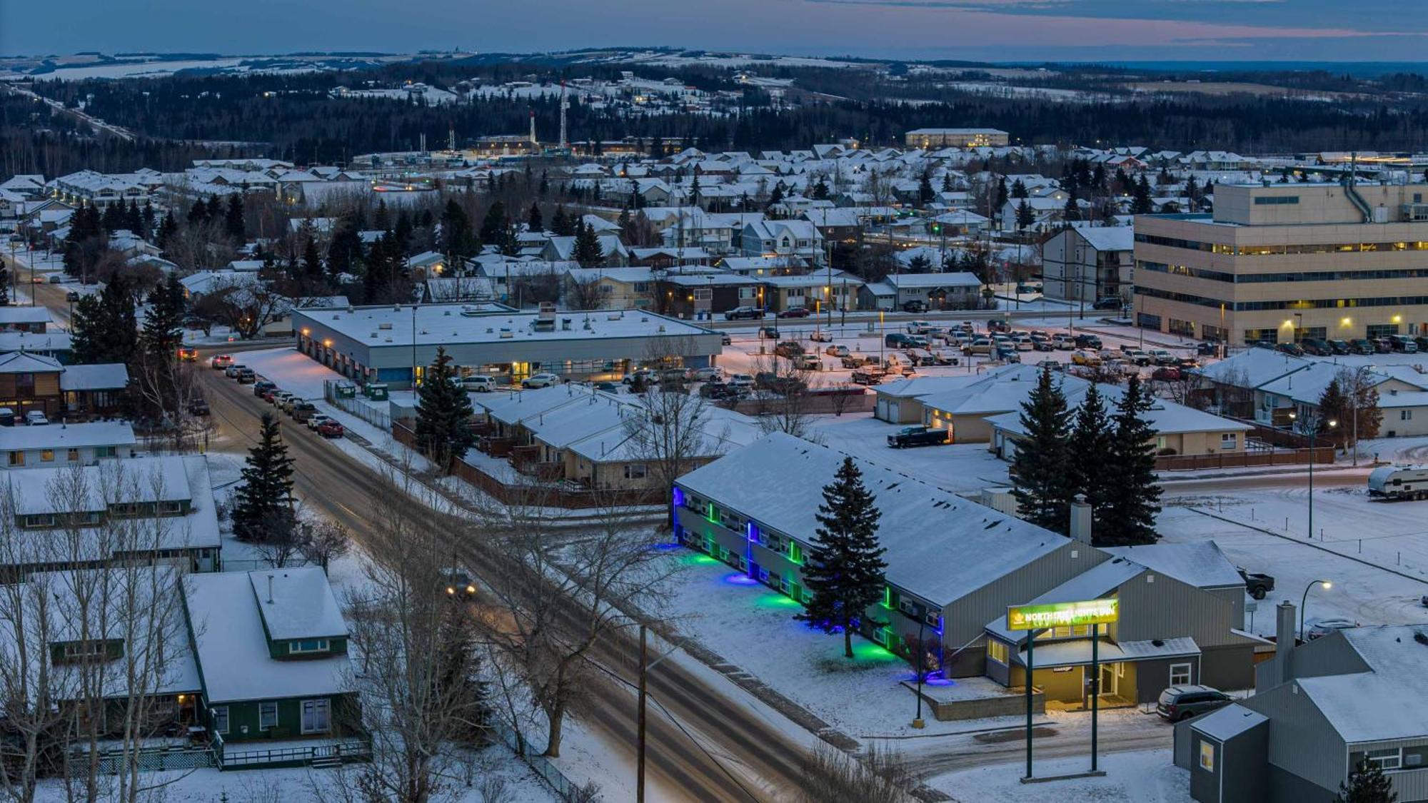 Northern Lights Inn Fort St. John エクステリア 写真