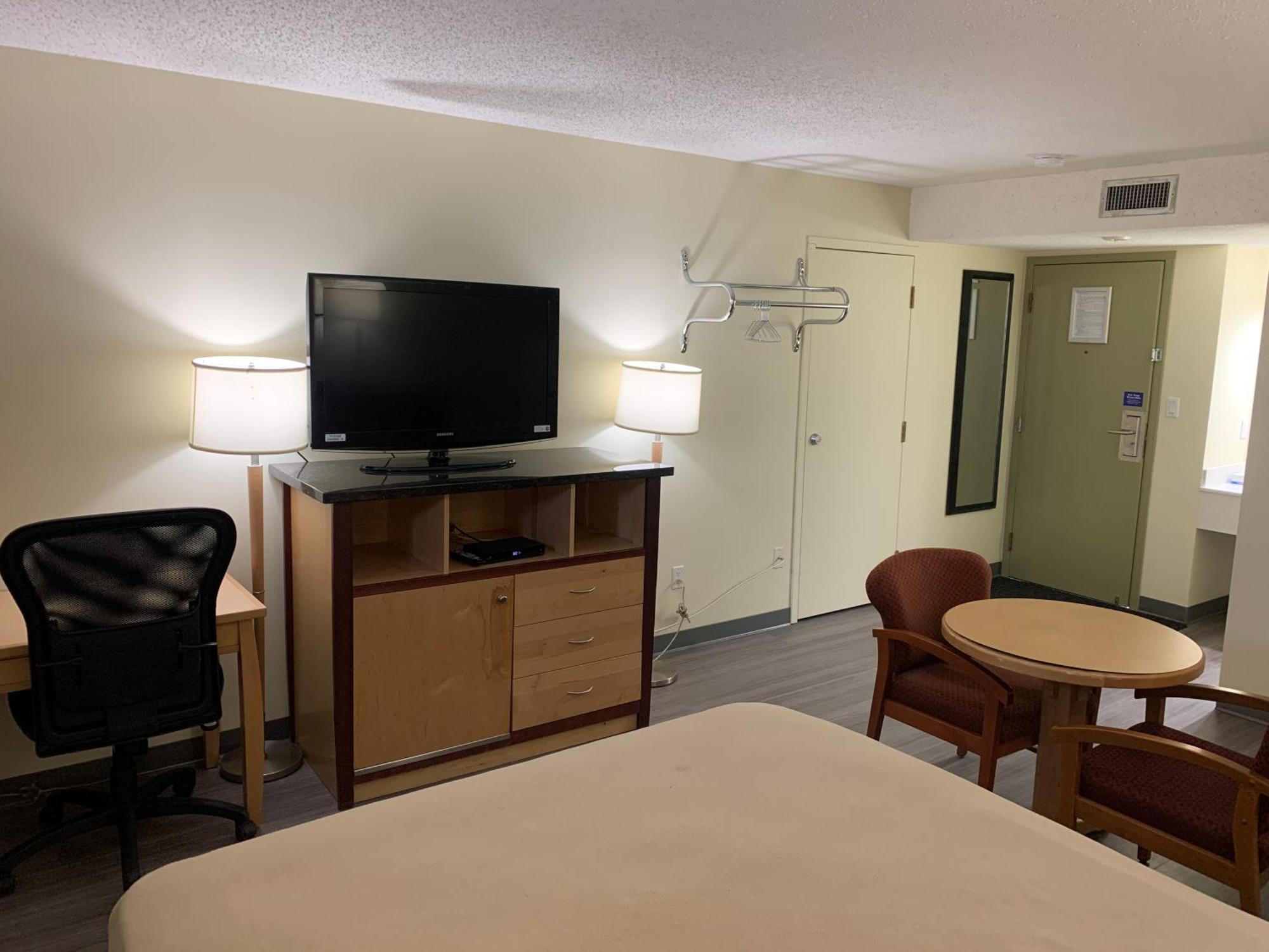 Northern Lights Inn Fort St. John エクステリア 写真